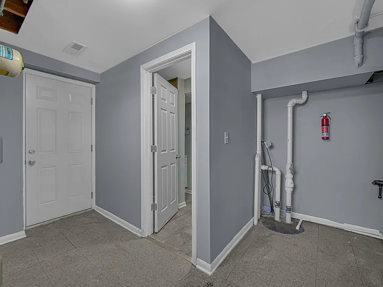 548 Regent Rd — Photo 14