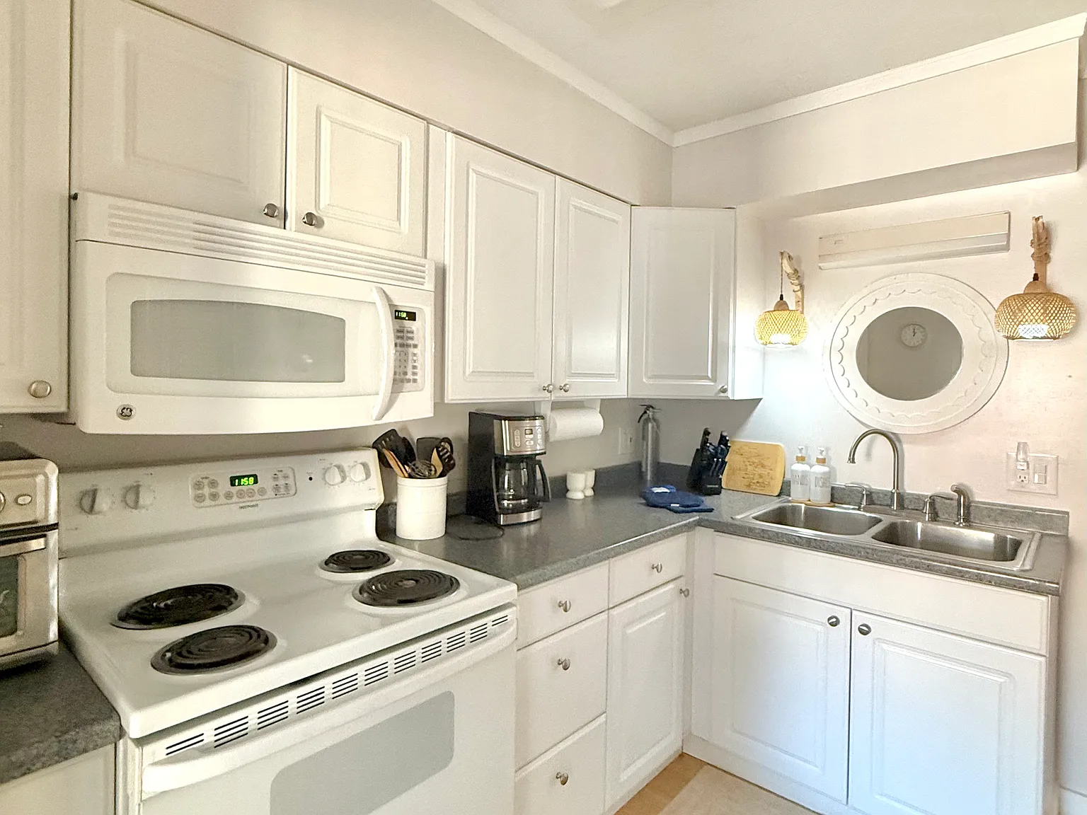 N Lakeshore Dr, Ludington — Photo 3