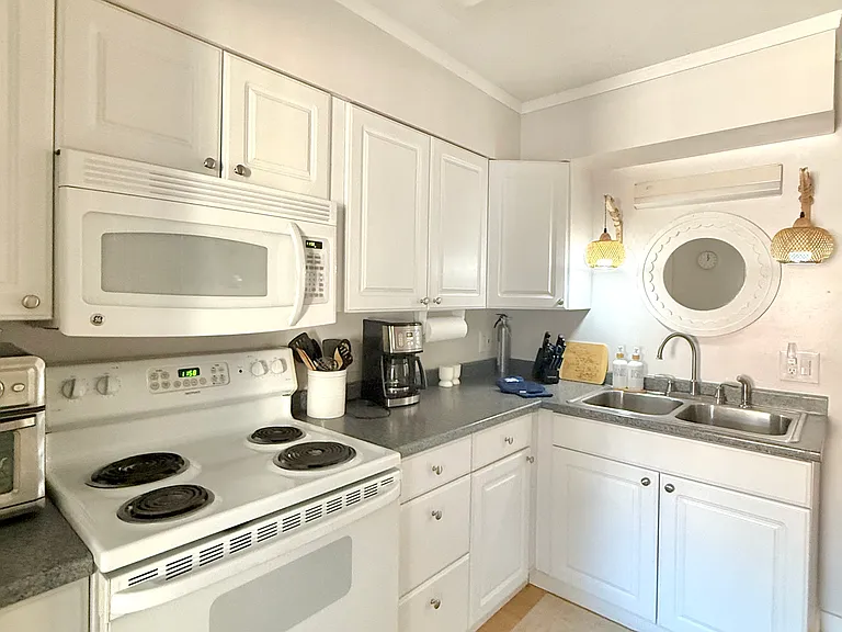 N Lakeshore Dr — Photo 5
