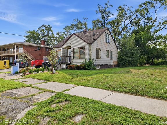 2nd image of 14320 Maiden St