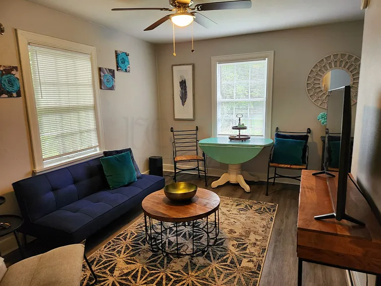 300 S Valentine St #4 — Photo 9