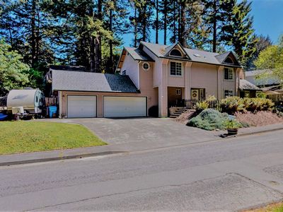 7025 London Dr, Eureka, CA, 95503