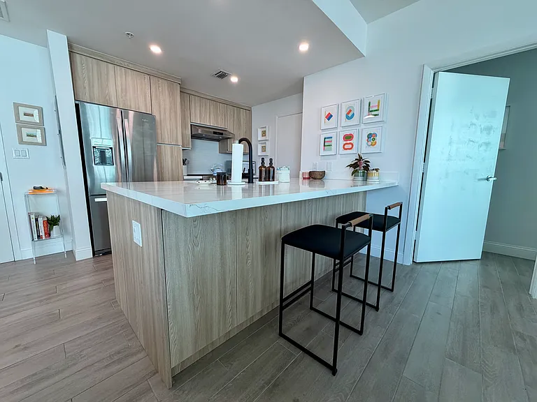 1900 N Bayshore Dr #2019 — Photo 7