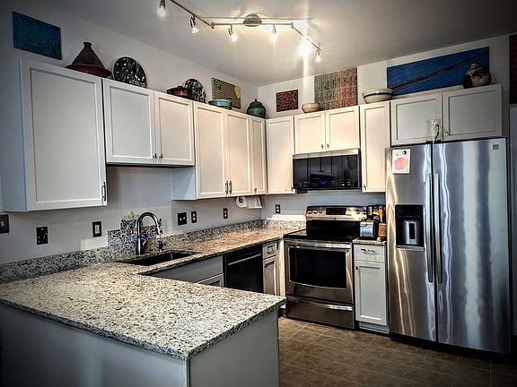 5th image of 285B Plaza Dr #B