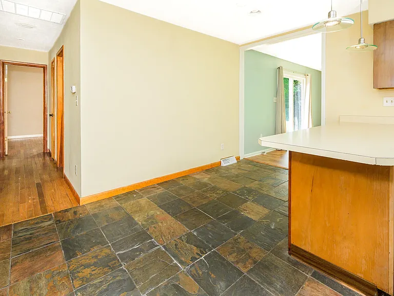 117 N Hillsdale Dr — Photo 11