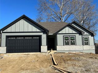205 S Marimack Dr, Kearney, MO 64060