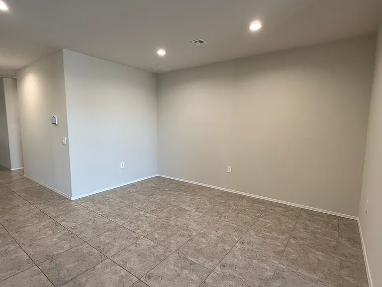 2207 S 46th St — Photo 11