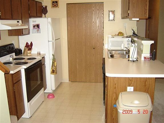 4th image of 985 Kingsbury Ct