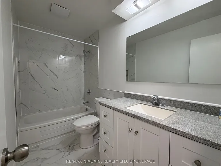 27 Nottingham Ct #UPPER — Photo 10