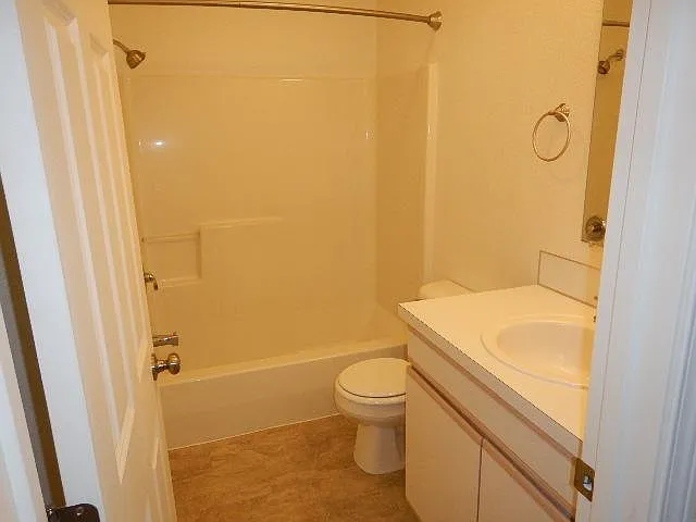 609 Grant Ln SW #B — Photo 8