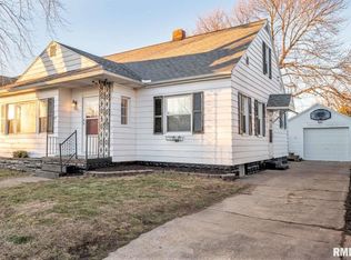 905 Chestnut St, Pekin, IL 61554