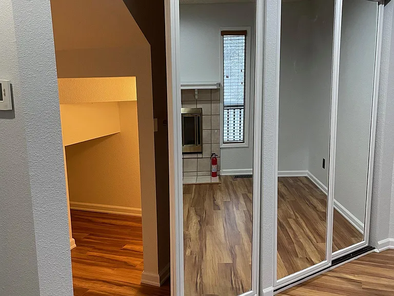 2533 Lahonda Dr #9 — Photo 9