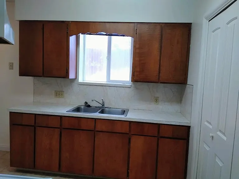 5180 Joy St #3 — Photo 4
