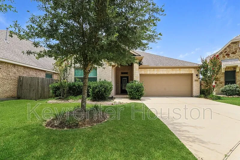3 bed, 2.0 bath, 2009 sqft, $2,150 — Photo 2