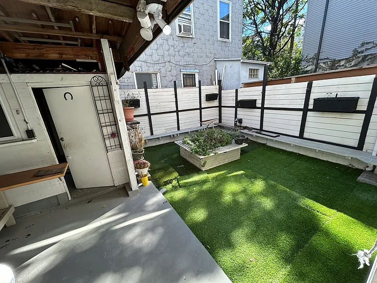 260 Webster Ave #B — Photo 15
