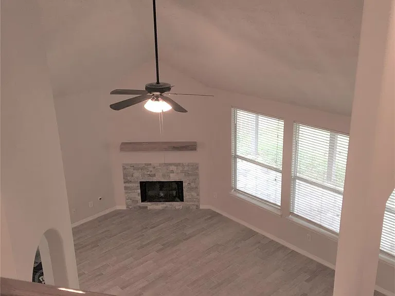 2214 Valley View Xing — Photo 14