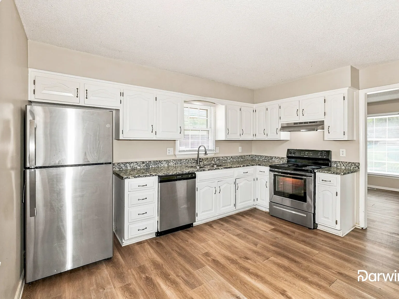 3 bed, 2.5 bath, 2378 sqft, $2,020 — Photo 3