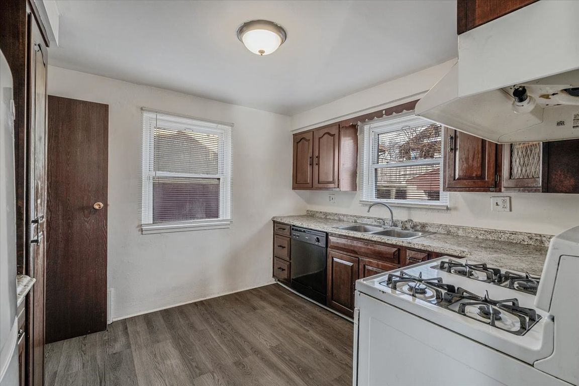 14-Kitchen