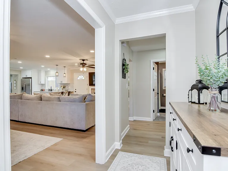 226 Thread Needle Rd E — Photo 5
