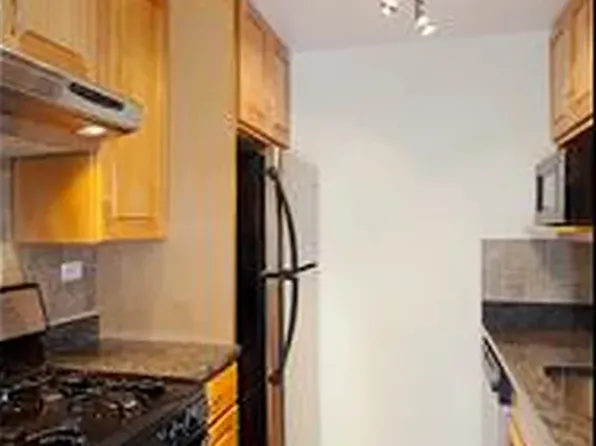 377 Rector Place 12M image 3 of 5