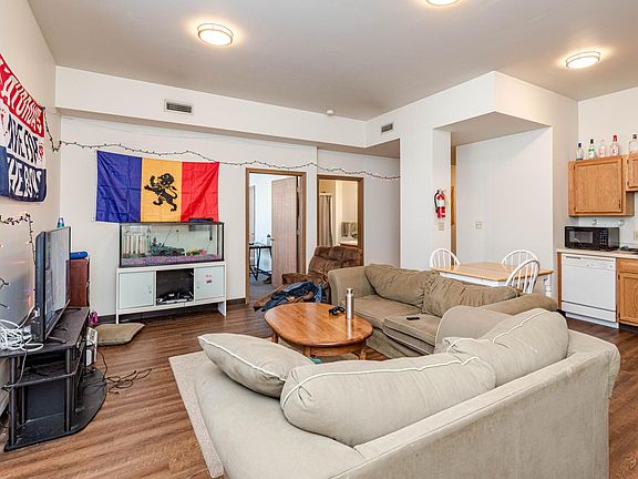 5th image of 915 Richmond Ave #101