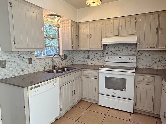 3rd image of 4593 Autumn Woods Way