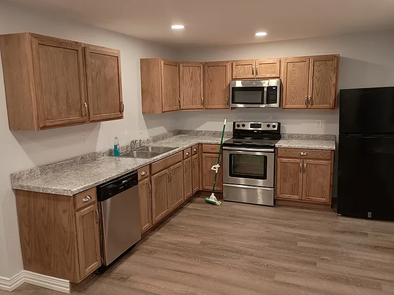 708 Bank St #1 — Photo 4
