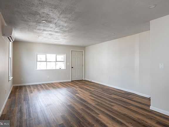 5th image of 26 N 2nd St