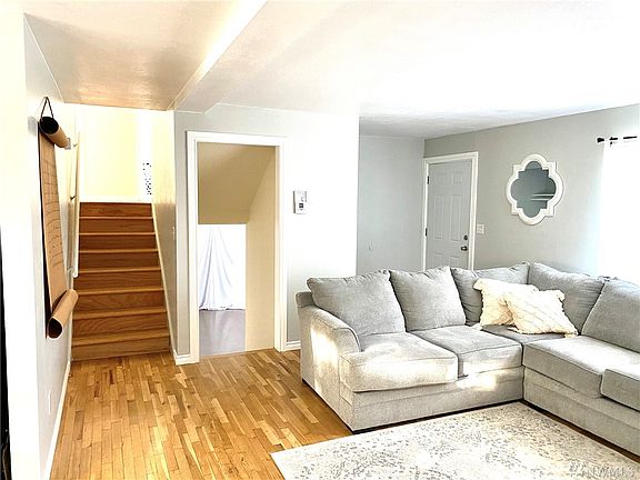 2nd image of 1030 S Clover Dr