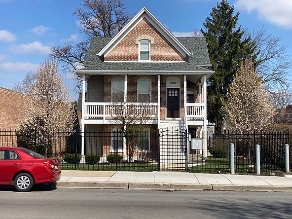 2nd image of 4434 W Belmont Ave
