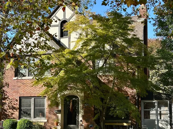 2221 Meadowwood Dr, Toledo, OH 43606