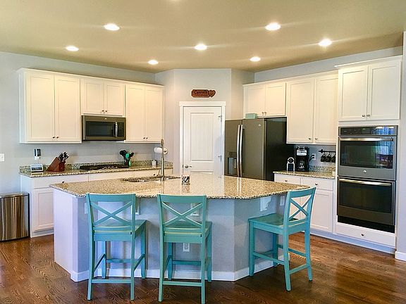 Kitchen w/GE Profile 