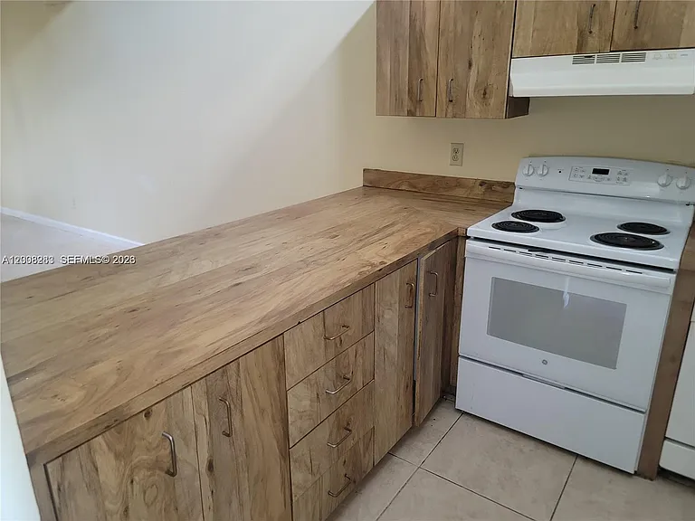 6948 SW 36th Ct #16-Z — Photo 3