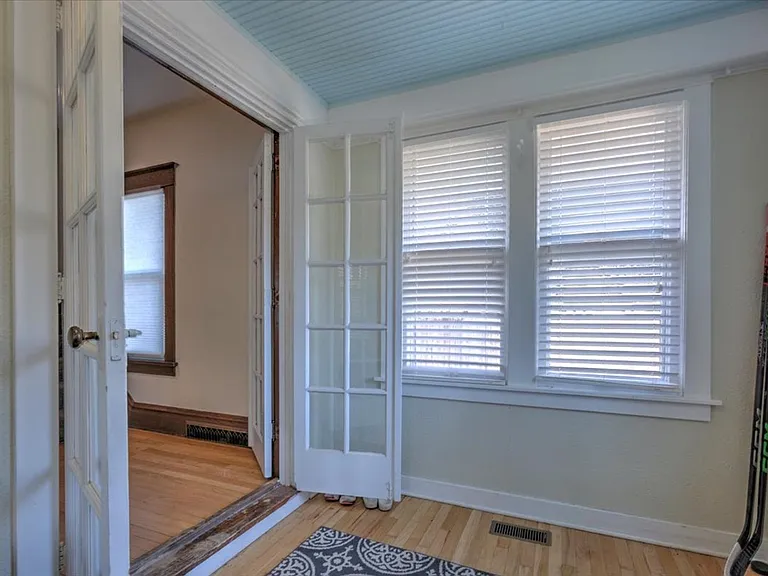 2115 3rd St E — Photo 11