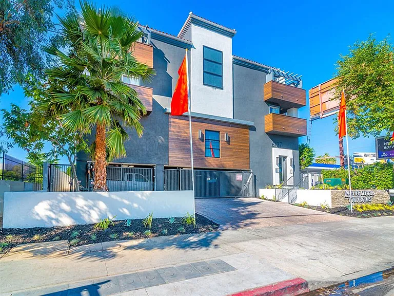 Warner Center Townhomes — Photo 22