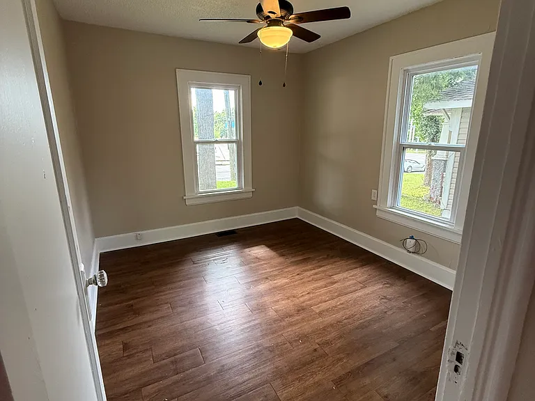 1012 S Fort Ave — Photo 11