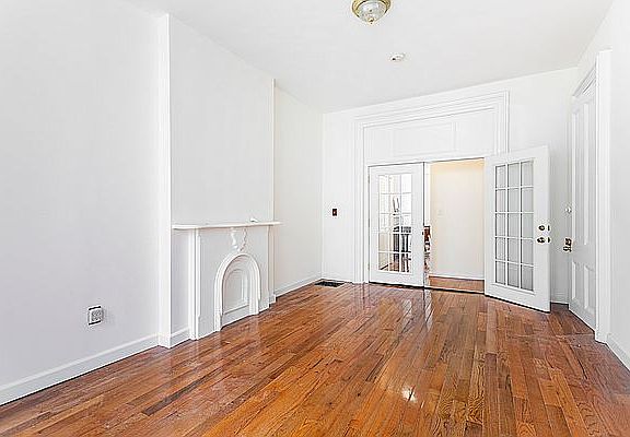 4th image of 229 Ashland Pl #1