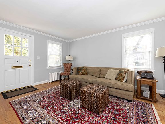 5th image of 420 Earl St