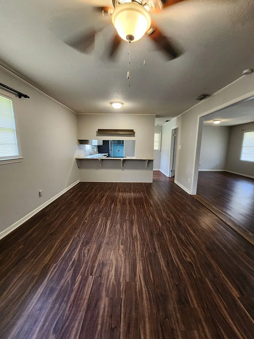 Spacious 3 Bedroom Brick Home with Open Floor Plan, Large Fenced Yard & Carport in Valdosta — Photo 4