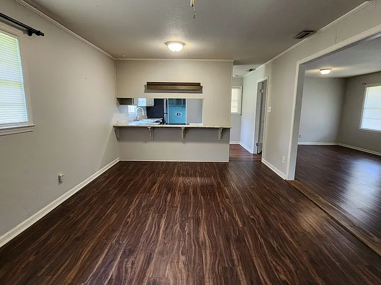 1218 Thomwal St — Photo 3