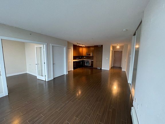 3rd image of 1833 Crowe St #902