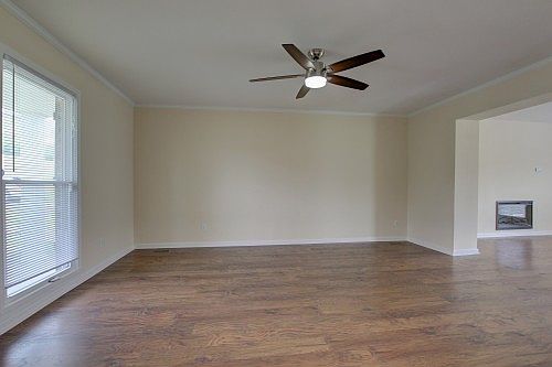 4th image of 716 W Creek Dr