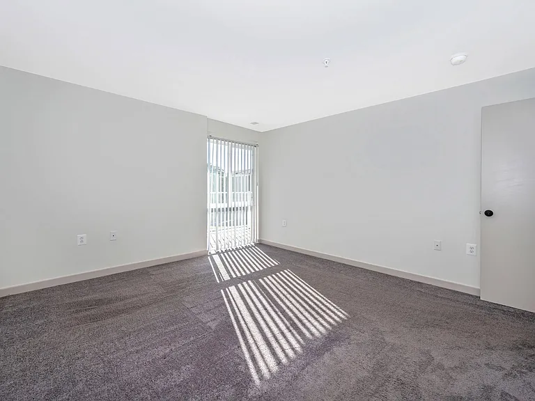 Hilltop Apartments — Photo 20