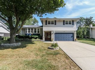 1005 N Newberry Ln, Mount Prospect, IL
