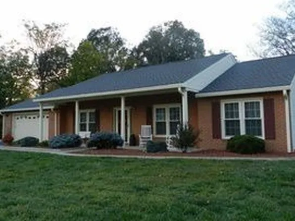 1738 Stone Mill Dr, Salem, VA 24153