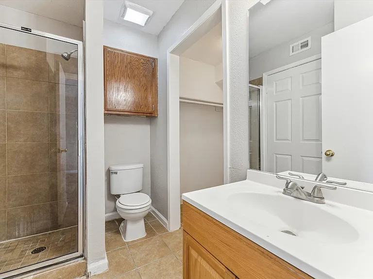 1916 Upland Dr — Photo 12