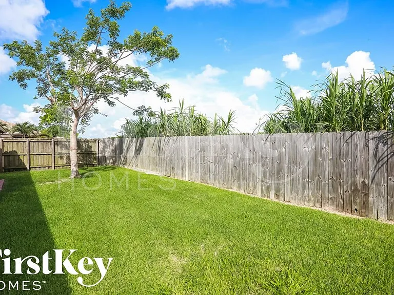 428 SE 12th Ter — Photo 15