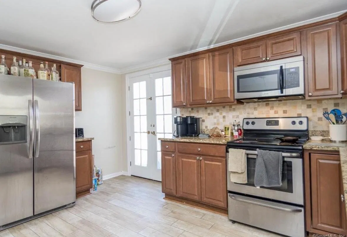 216 Macon Dr — Photo 4