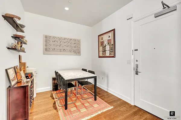 Sold by R New York | media 4