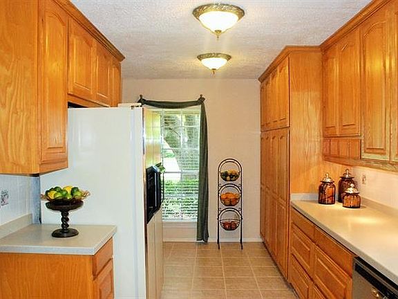 5th image of 3305 Newkirk Dr